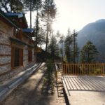 best stay near tirthan valley